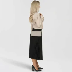 AIGNER Zita Umhängetasche Leder 22 cm