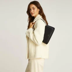 Calvin Klein CK Must Schultertasche 27 cm