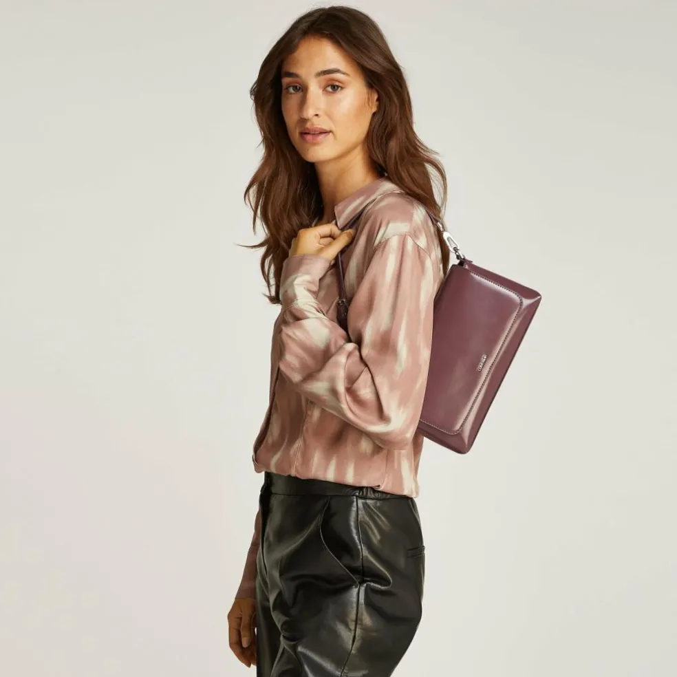 Calvin Klein CK Must Schultertasche 27 cm