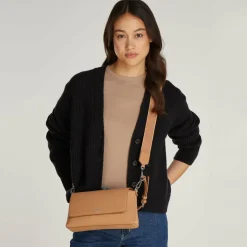 Calvin Klein Ck Must Schultertasche 27 cm