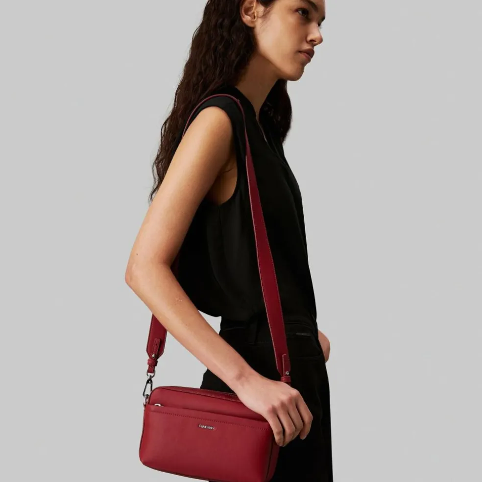 Calvin Klein CK Must Schultertasche 21.5 cm