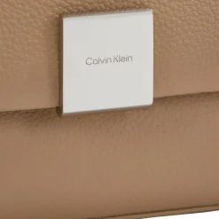 Calvin Klein CK Plaque Schultertasche 28 cm