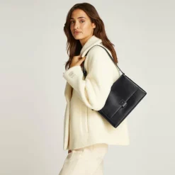 Calvin Klein CK Plaque Schultertasche 28 cm