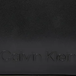 Calvin Klein Embossed Umhängetasche 22.5 cm