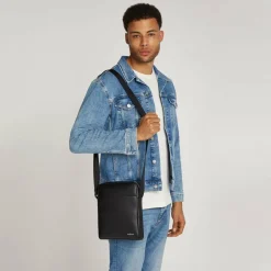 Calvin Klein Jeans Mono Logo Umhängetasche 23 cm