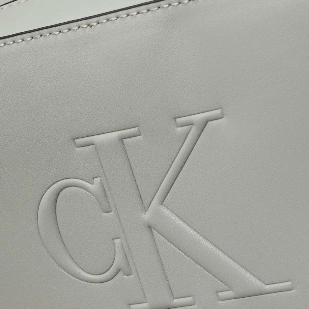 Calvin Klein Jeans Sculpted Deboss Umhängetasche 20 cm