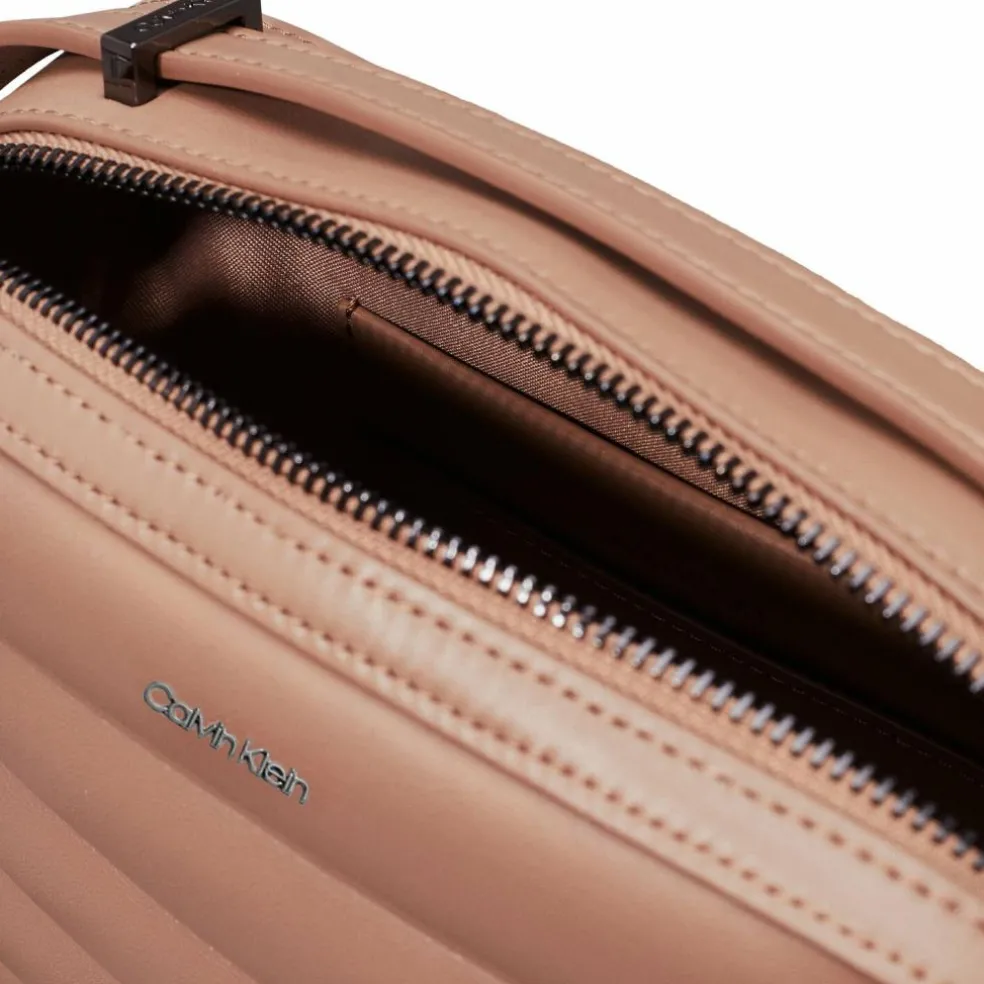 Calvin Klein Line Quilt Umhängetasche 22 cm