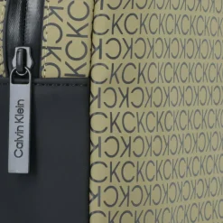 Calvin Klein Rubberized Conv Umhängetasche 18 cm